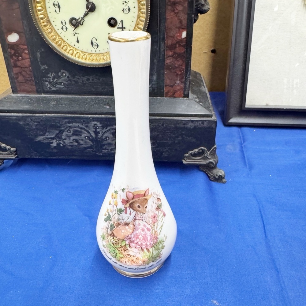Crown Devon Staffordshire Fielding Charming White Vase with Bunny Design